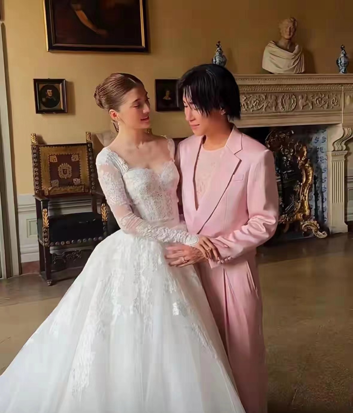 吴千语作为普通家庭的女孩子,她如今的这个条件,以及她找到老公已经是