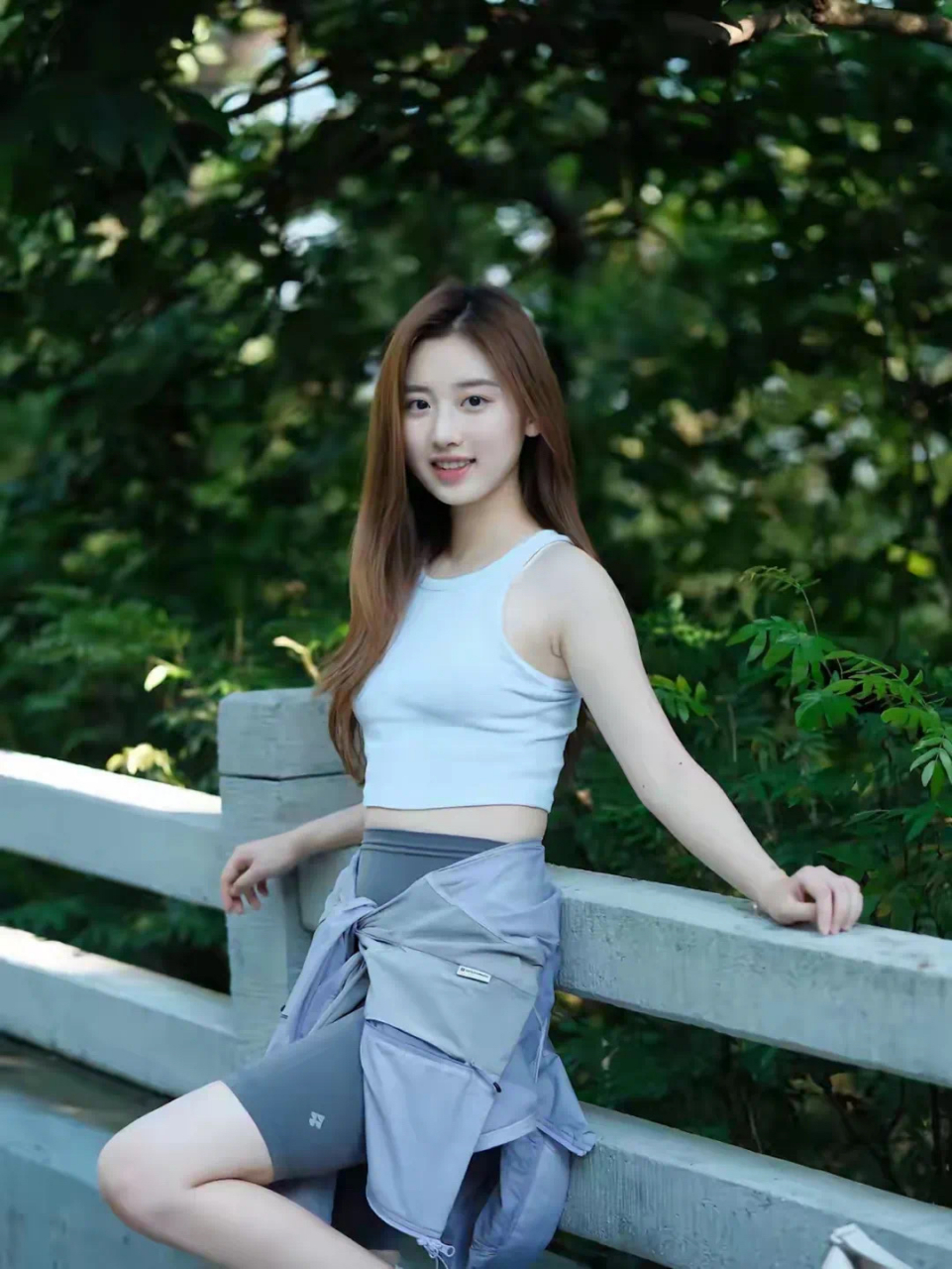 想加她微信,爬山偶遇到的妹子 #养眼美女# #性感好身材