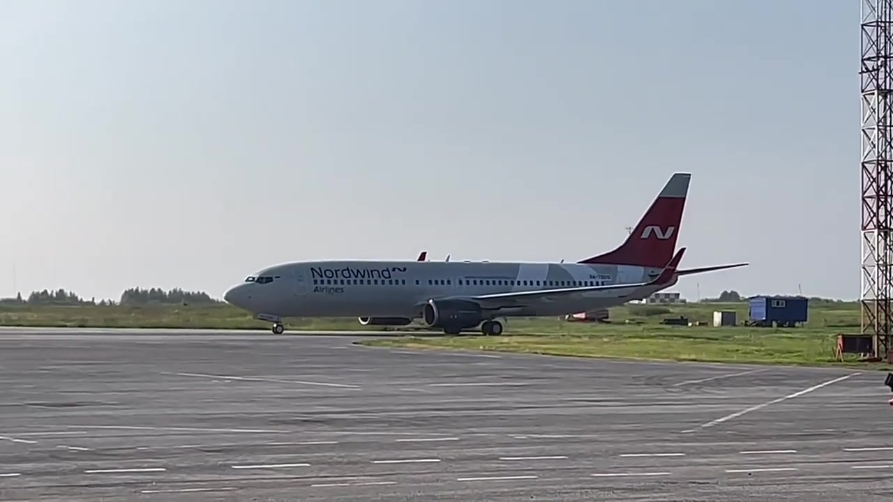 俄罗斯北风航空波音737机场滑行原声 追飞机的人 飞机