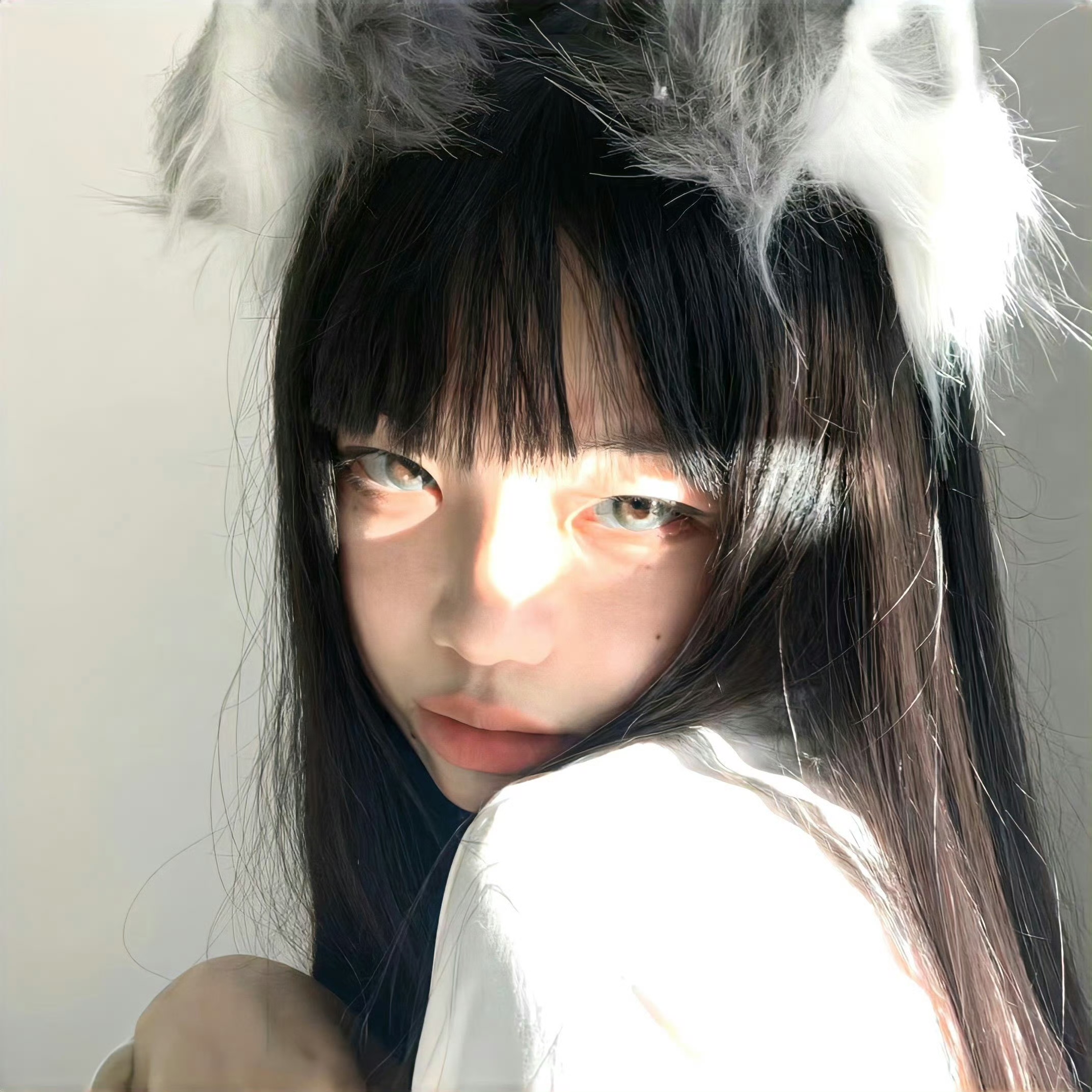 光影感很绝的女生头像