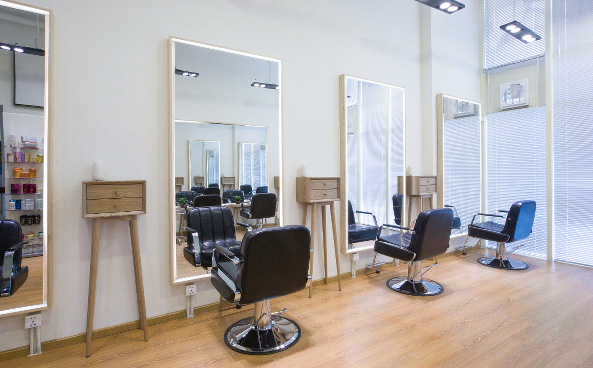 理发店年终大促,我顺手办了张会员卡.