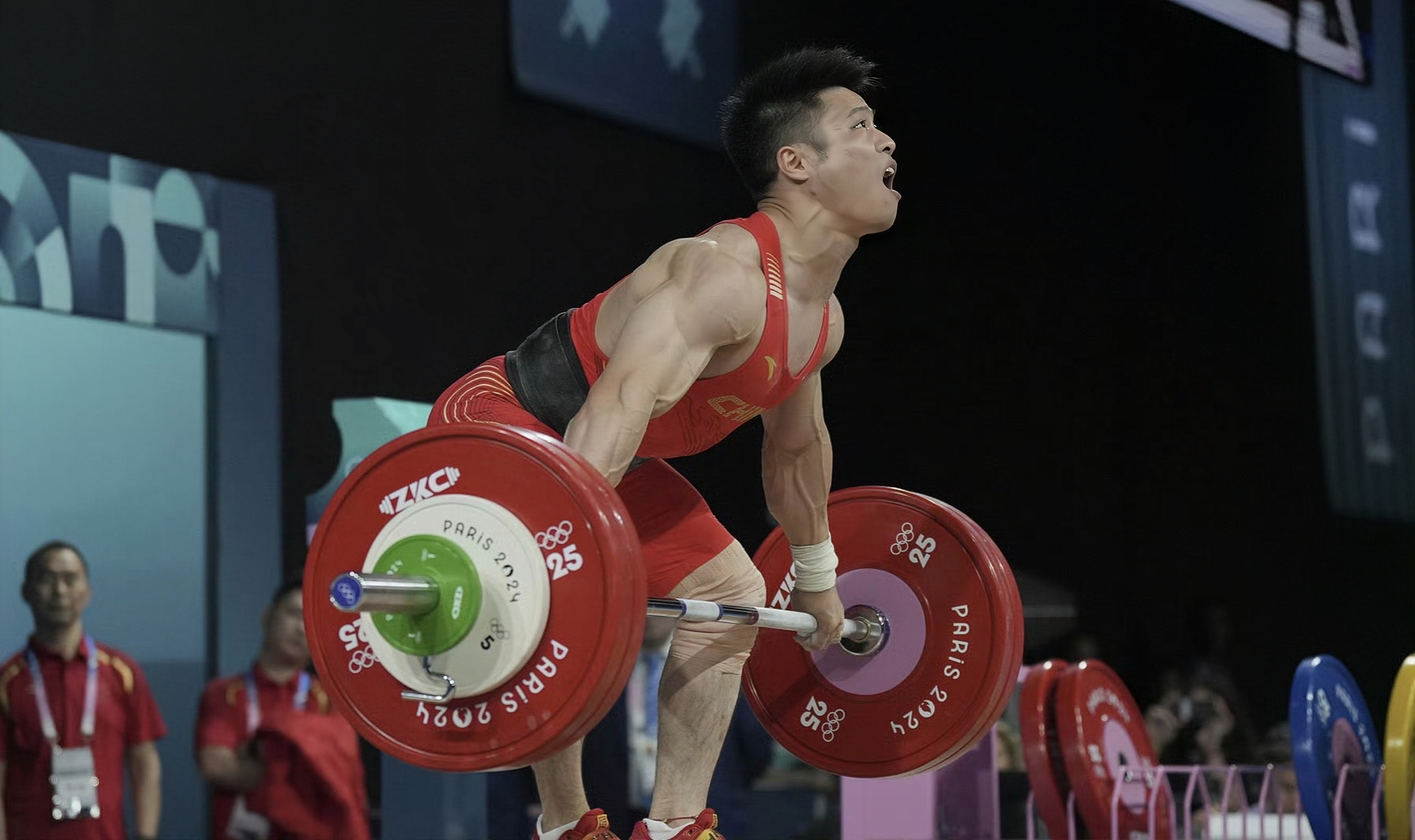 领先第二名多达8公斤,直接碾压对手,同时也创造了新的奥运会中国举重