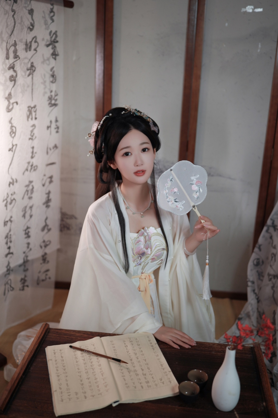 美女艺术照:浅色古装服饰曼妙写真81p