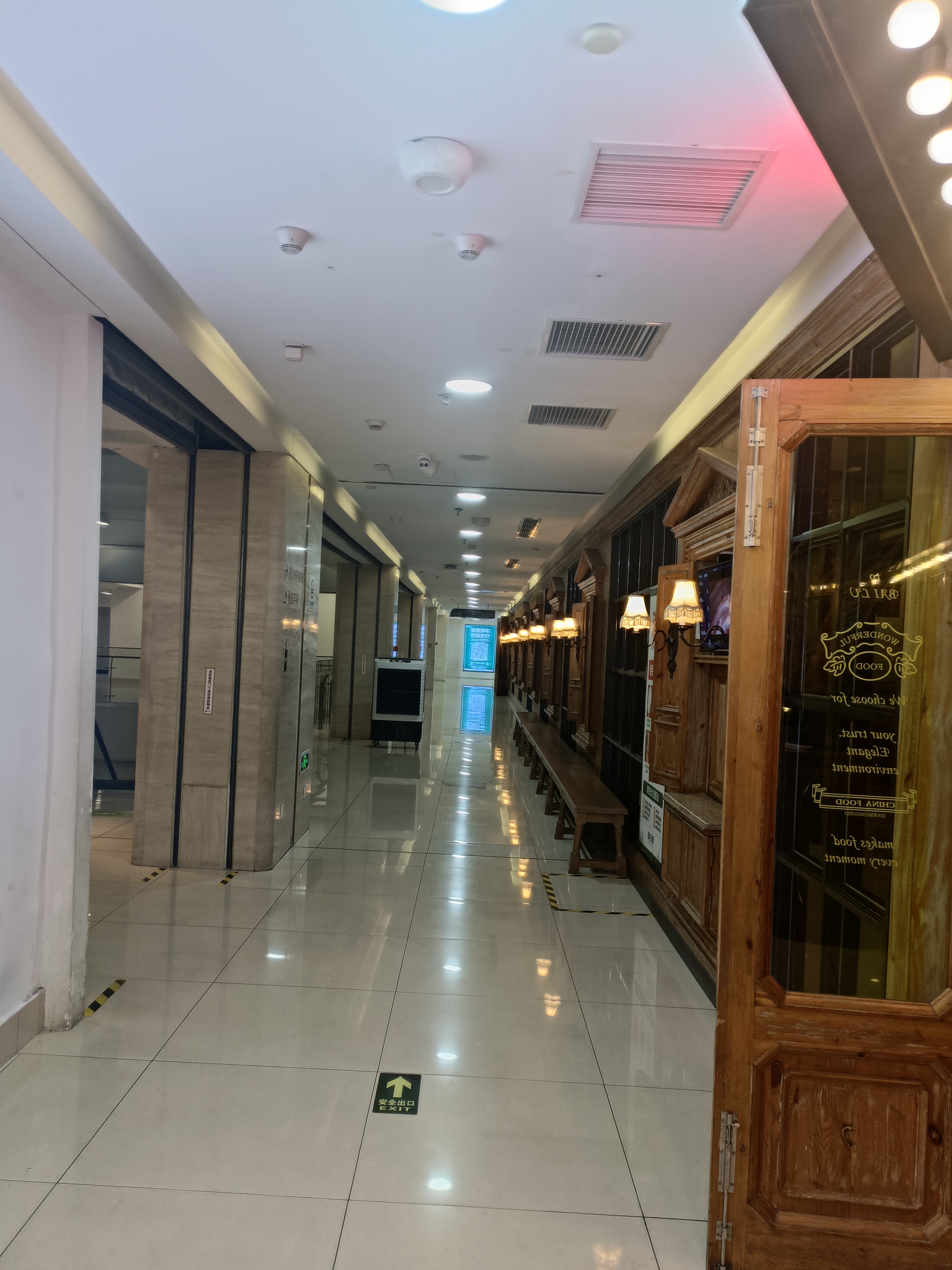 开头一阵八卦各自科室的情况,然后的主题变成了各家的孩子