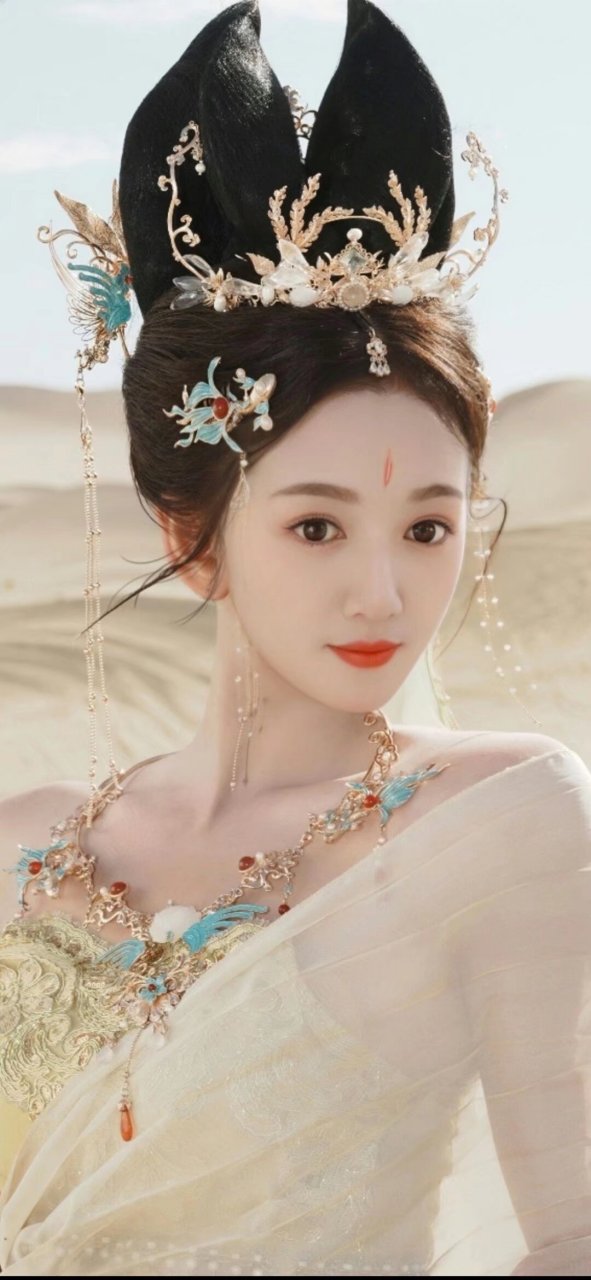 我国古代千金小姐这身打扮,当时都是真金白银,珍珠钻石,如果这身行头