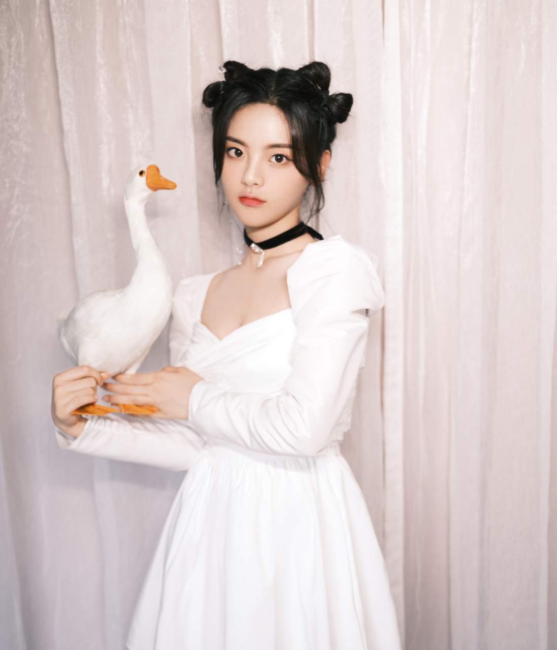 杨超越的蝴蝶结发型好可爱