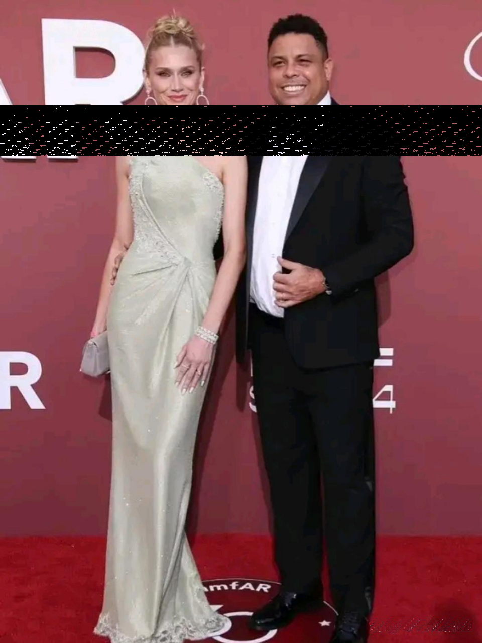 罗纳尔多携妻子走红毯,罗纳尔多都胖这样了.