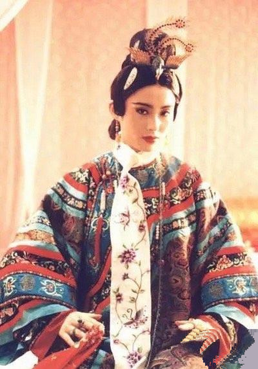 1992年7月30日,《鹿鼎记》香港上映,那时候的张敏,又美又飒,真心亮眼.