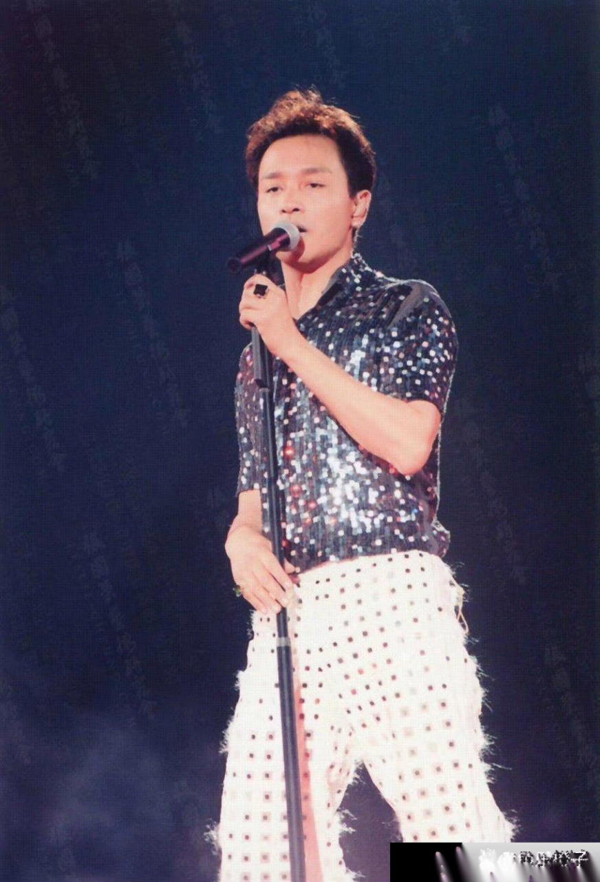 张国荣跨越97演唱会图集,那时候主打一个帅气逼人.