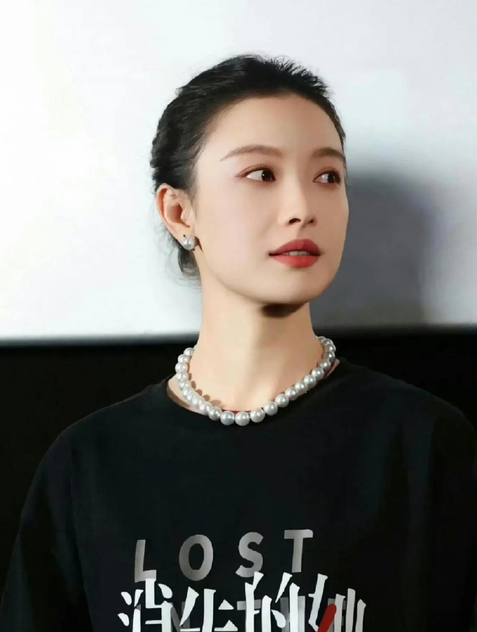 倪妮,就是那个戴着珍珠耳环的漂亮女孩