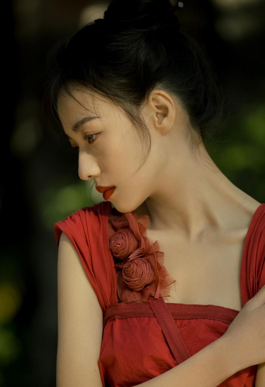 清丽红裙美女小姐姐人像写真