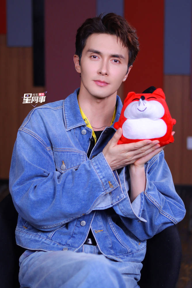 高伟光爆料欧阳娜娜爱吃蚕蛹,看泪痣秒认迪丽热巴