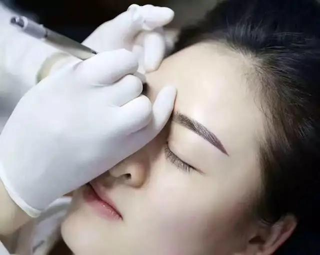 为何不推荐女生去纹眉?听听内行人的"意见",看完你就知道了