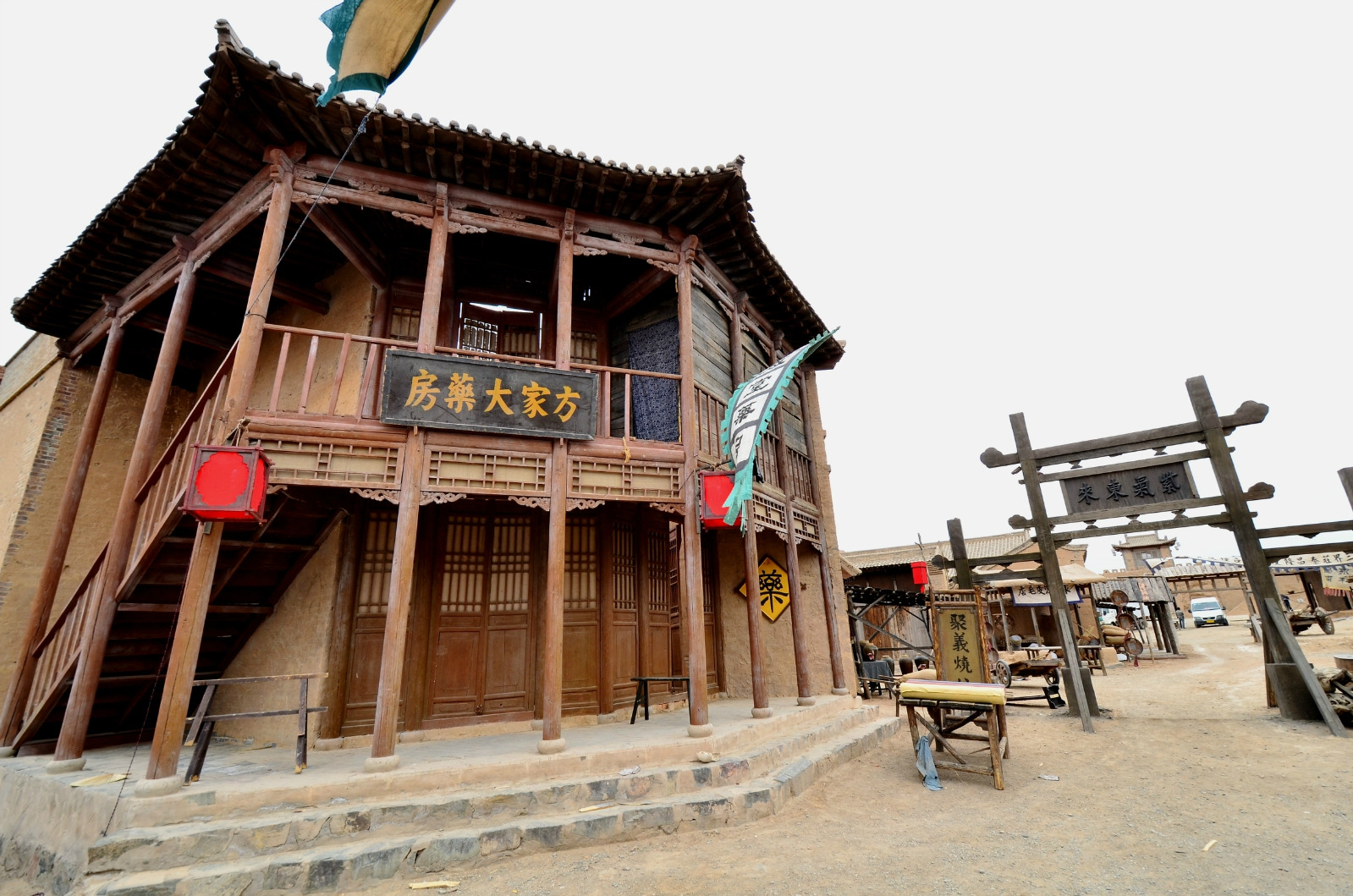 叫做:大敦煌影视城!