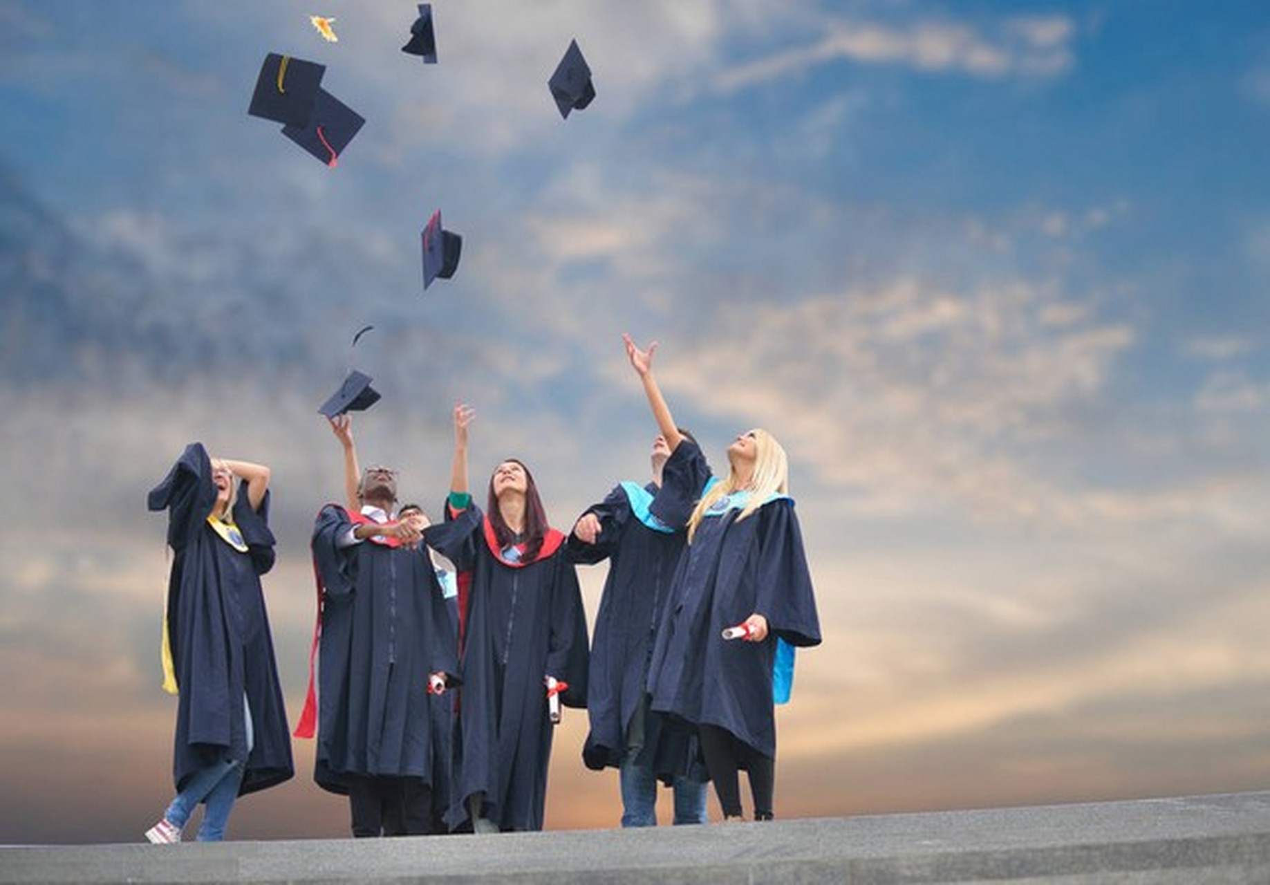 "克莱登大学"的七大特征  虽然这些骗子学校的名称五花八门,但仔细