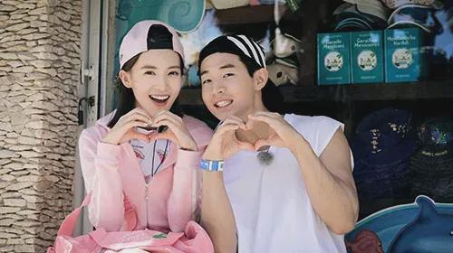 在综艺的璀璨舞台上,刘宪华与金晨的默契互动,经节目组精心编织,一