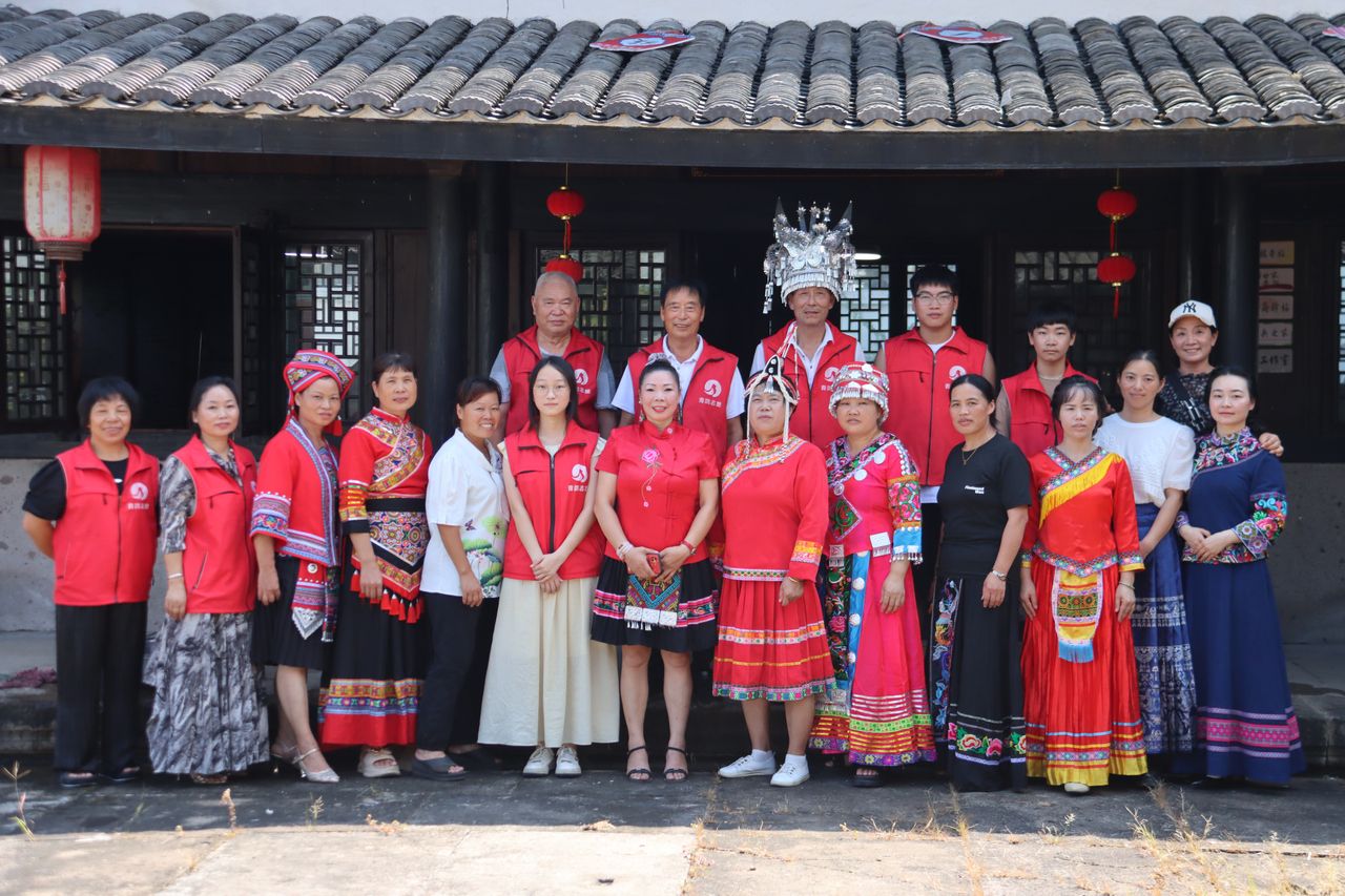 温岭箬横举办"啃秋"吃瓜大赛,各民族群众齐聚话清凉迎立秋