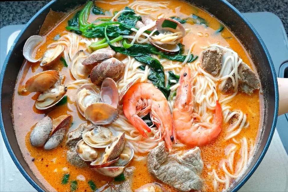 福建的沙茶面:面香四溢,酱韵悠长,一碗传承百年的闽南风味