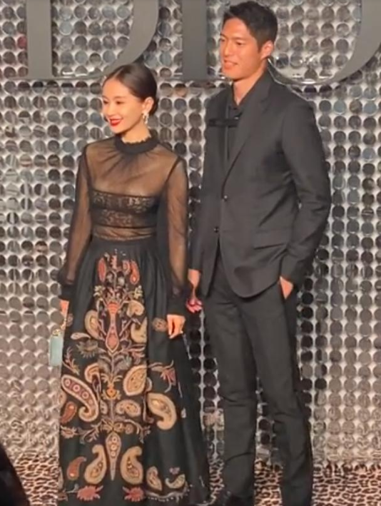 王子文吴永恩同框,一身黑纱长裙显身材娇小,上演"最萌身高差"