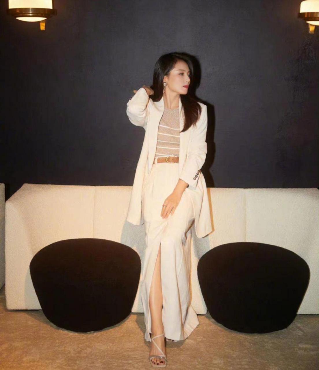 刘涛这身白色时尚西装套装,总裁气质十足