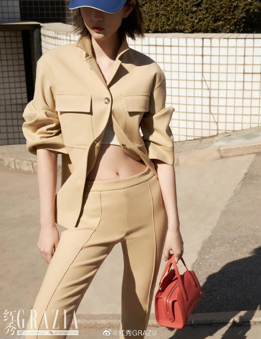 3369 乔欣美丽的服饰展现了她独特的时尚品味,每一件衣服都如同为她量