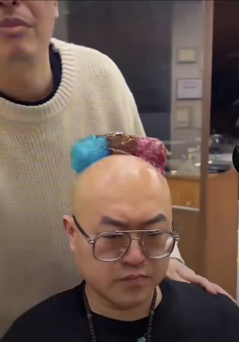 理发店的师傅没点真本事还真吃不消,不再是理个头发刮个胡子这么简单