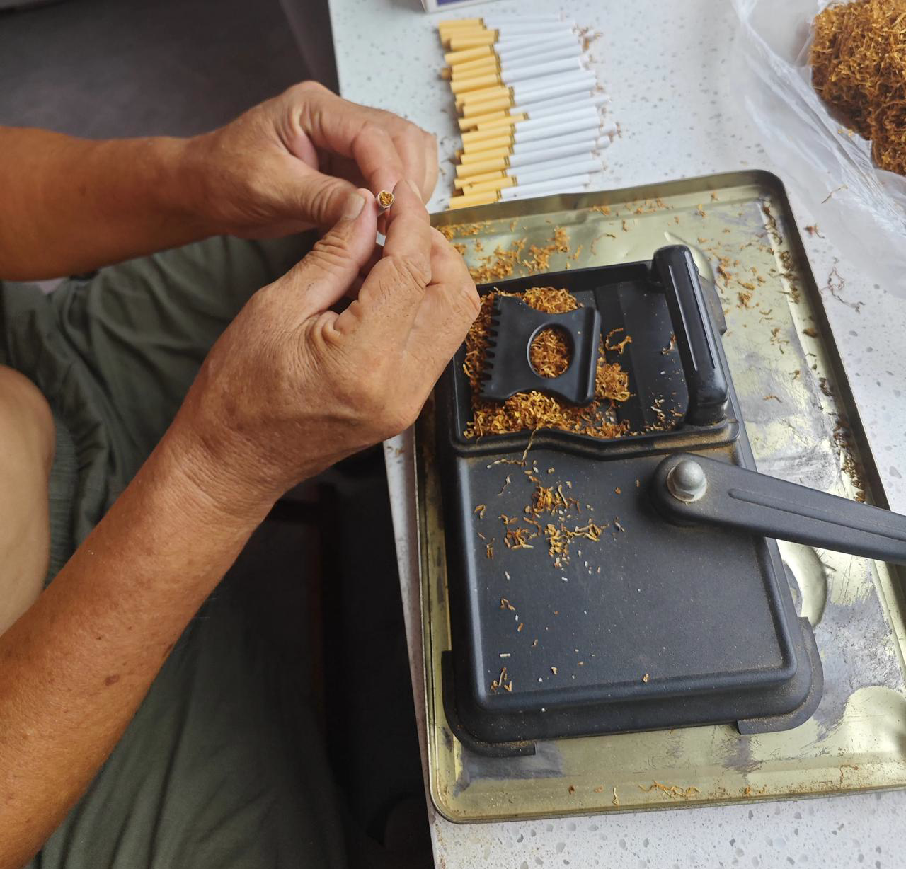 最近入手了一台卷烟机,彻底实现了香烟自由