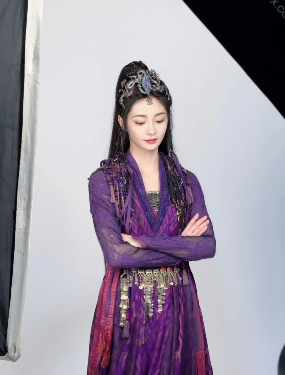 周洁琼,紫衣古装,清新又美丽!