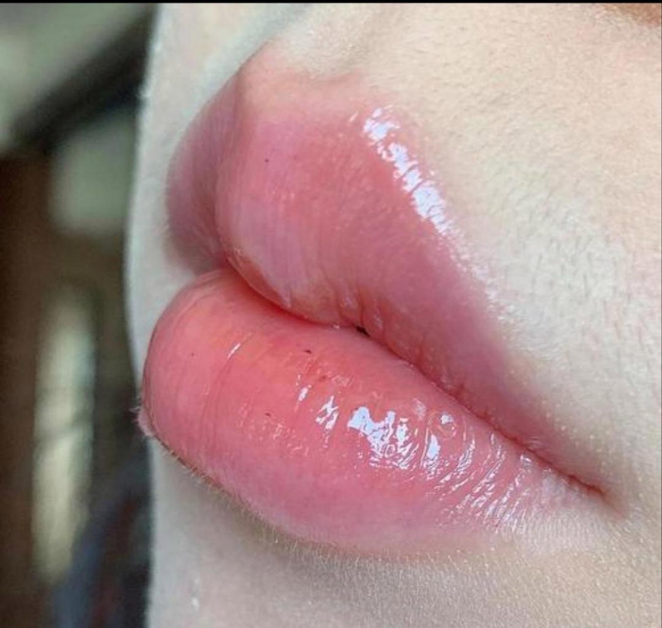 嘟嘟唇,粉嫩诱人,让人一见倾心,难以抗拒!