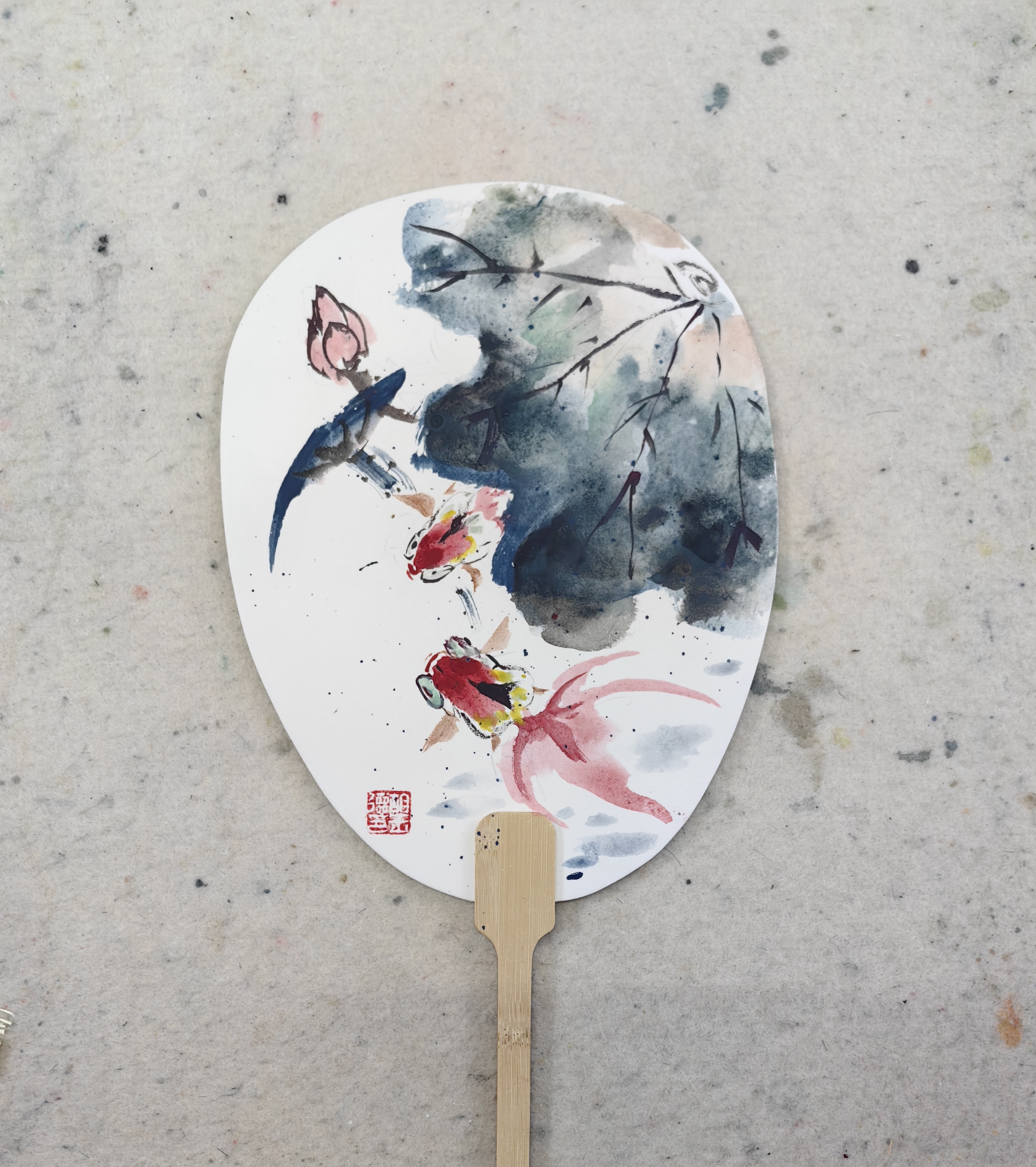 《鱼戏莲叶间》金鱼荷叶