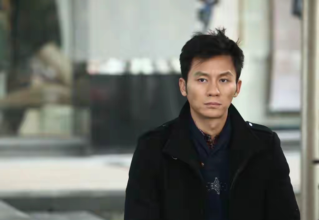 李晨,这位娱乐圈的风云人物,人生充满戏剧性.