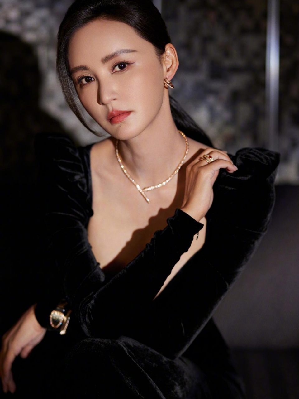 张歆艺把衣服穿出来了气质