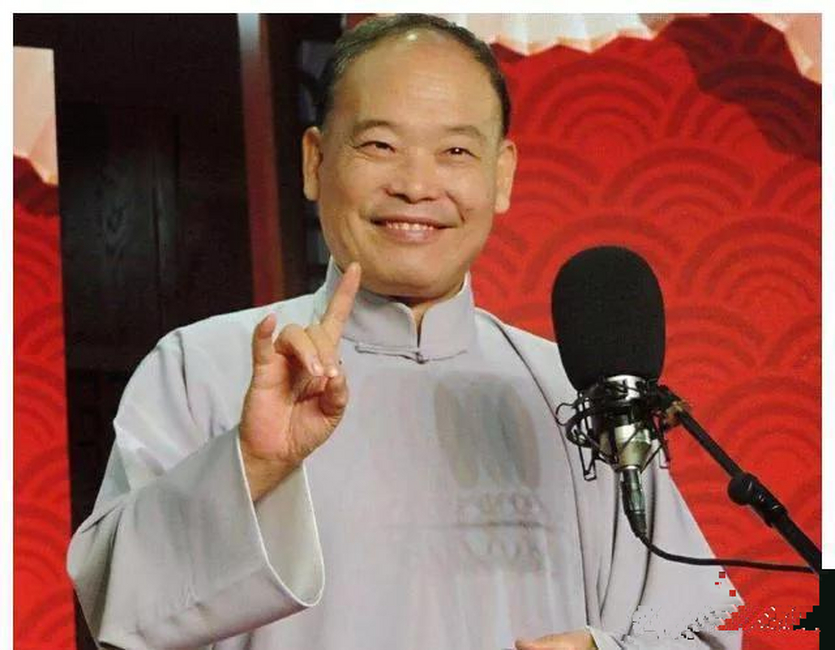 赵伟洲是难得的相声全才,但调入铁路文工团后与侯团长不和,影响了发展