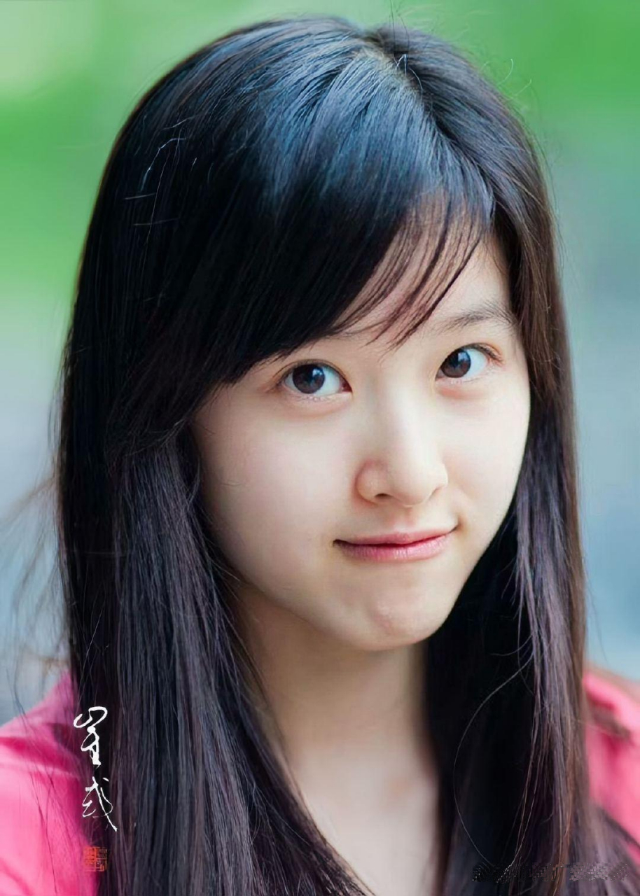 章泽天现实长啥样?看到路人镜头下的她,才终于理解强哥当年的话