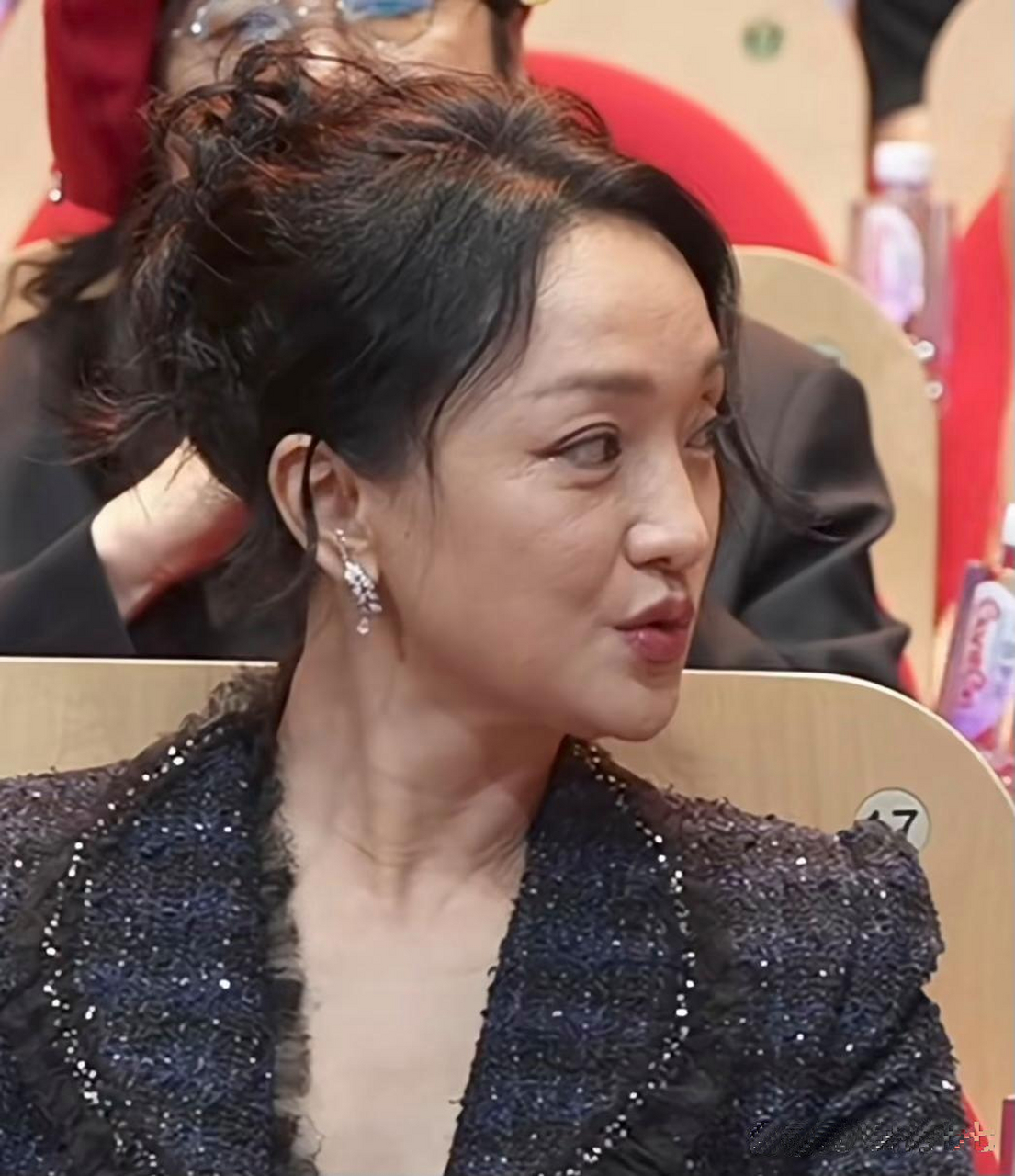 50岁的周迅,素颜亮相.