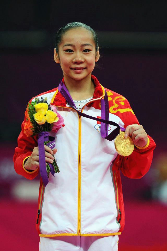 当年的体操冠军,现今的国际体操裁判        她是