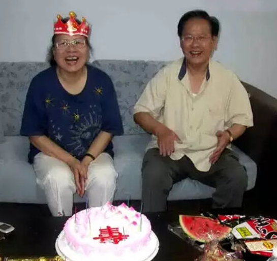 歌手郭淑珍,46岁高龄给小丈夫生女儿,如今二人怎么样了