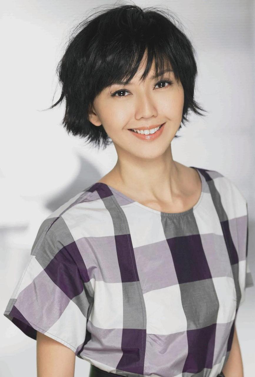 我国十大 70 后著名女星颜值  1,高圆圆(超级漂亮) 2,章子怡(超级漂亮