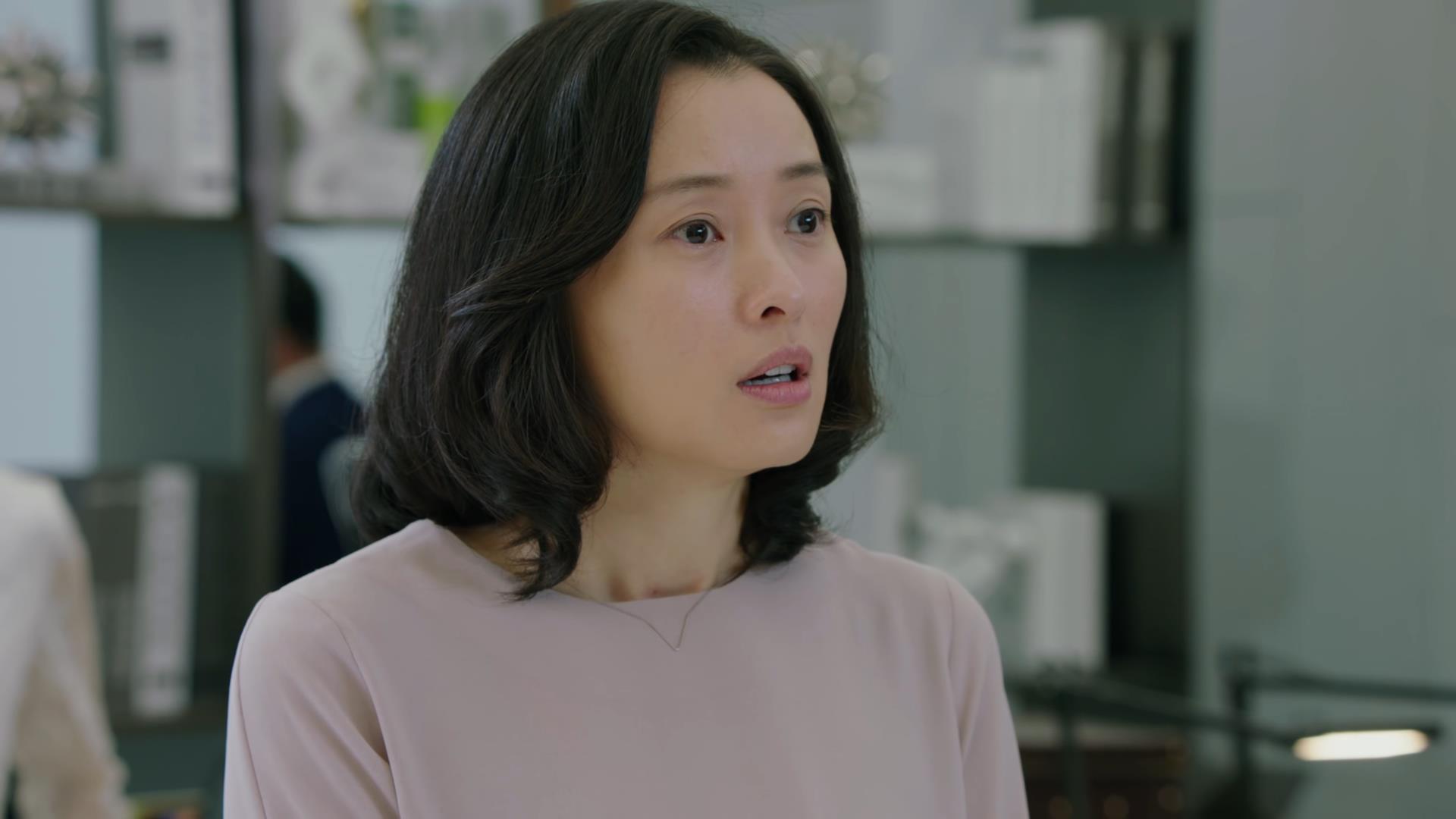 《我的后半生》凌玲偶遇一位孕妇长得特别像丫丫,给罗子君发照片