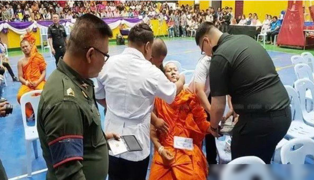 泰国男人为何都不想当兵?现场堪比选秀!