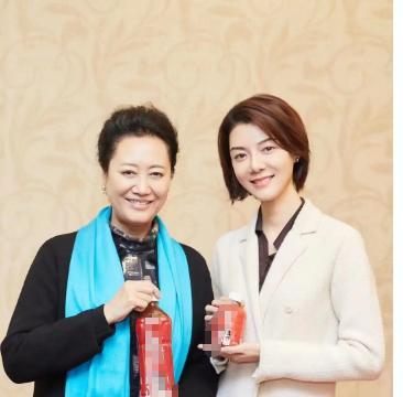 当年,车晓的母亲王丽云说:"我最中意的女婿就是邓超,要不是他磨磨唧唧