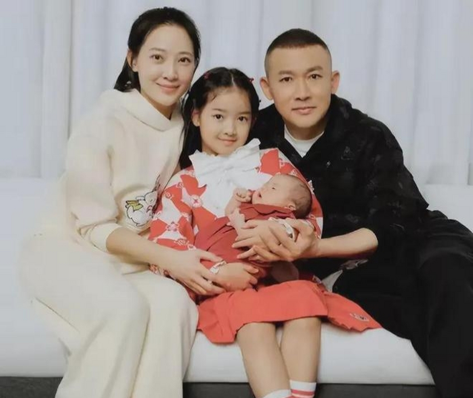 聂远和妻子超有夫妻相,一家子都是高颜值