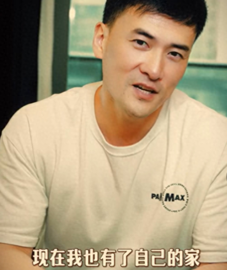 赫子铭以焕然一新的姿态闪耀回归,公开了他与现任妻子的温馨爱情故事