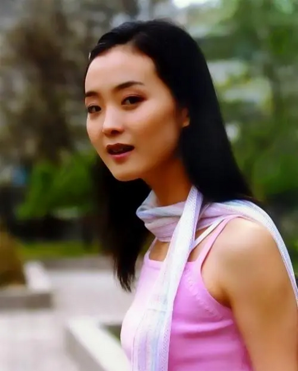 年轻时的王艳真是温婉可人