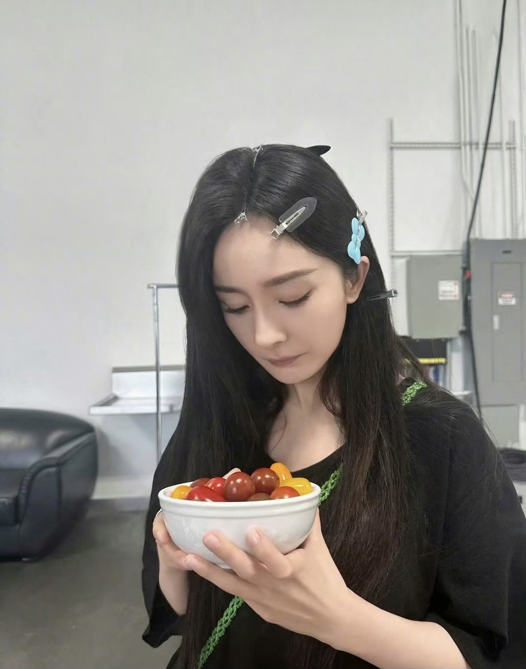 杨幂的指甲都好干净 好漂亮啊