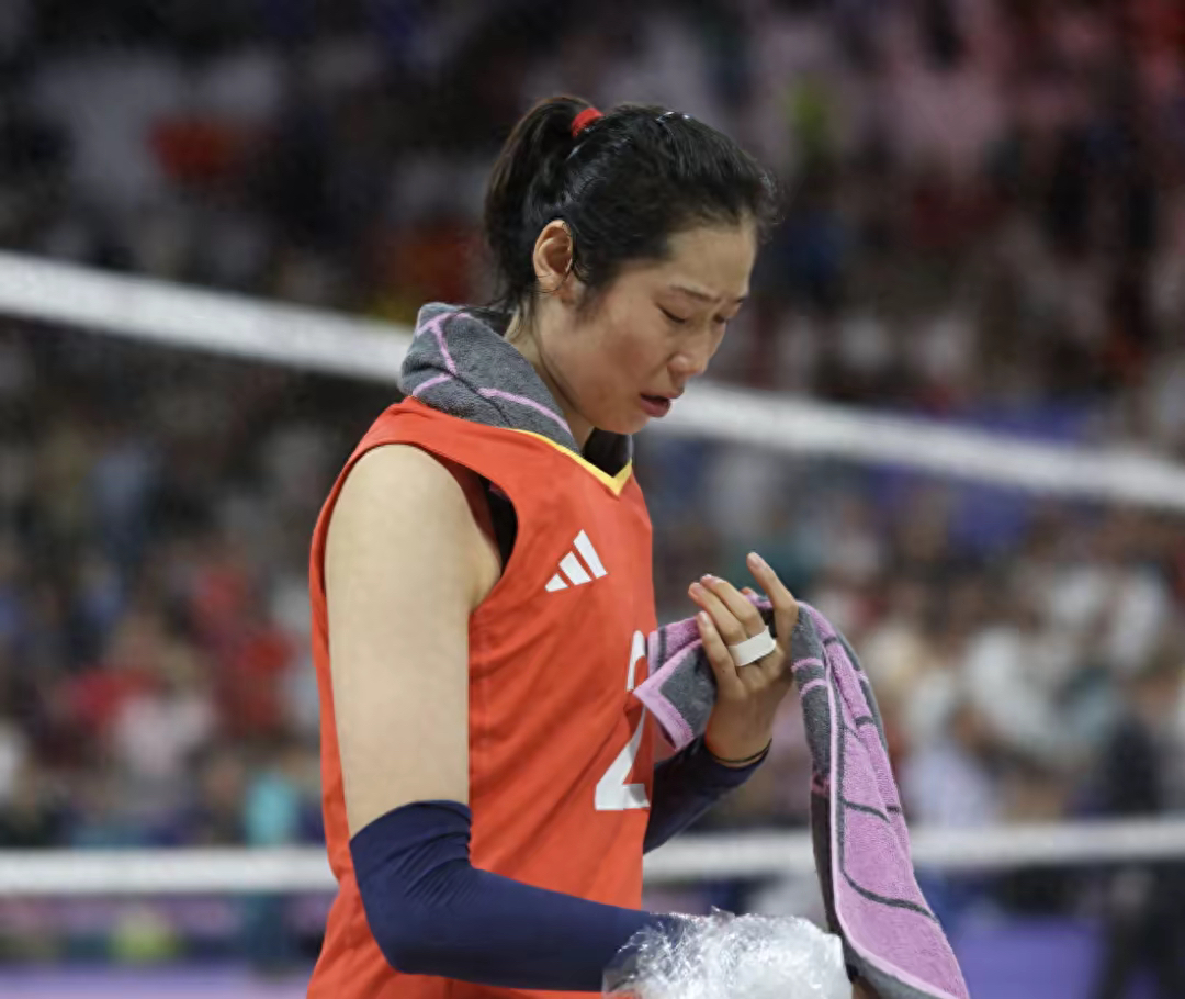 在巴黎奥运会结束后,朱婷收到了来自香港排球总会的活动邀请,这一