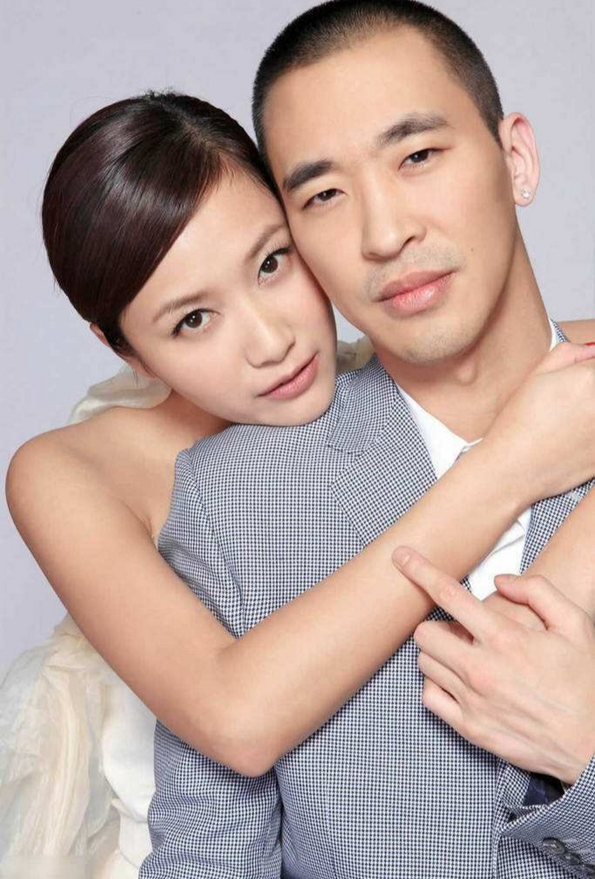 徐静蕾男朋友黄立行近照曝光,与吴建豪同框,老了很多.