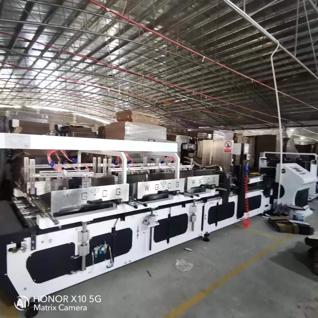 全自动插格机,适用于酒盒隔挡,换妆品隔挡,礼盒格挡!