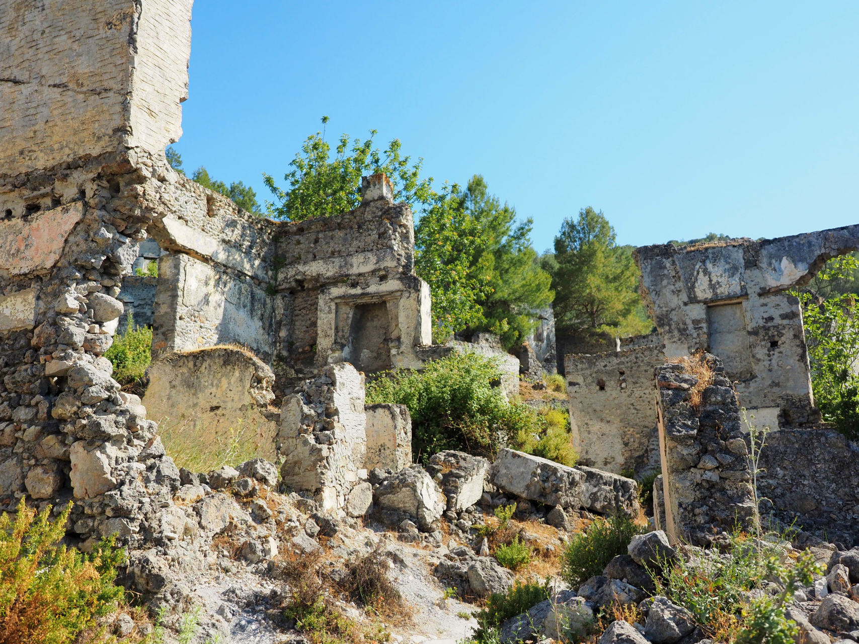 出门过个夏天# 卡亚寇伊是座废弃的荒村,也有人叫鬼城,荒废的原因是