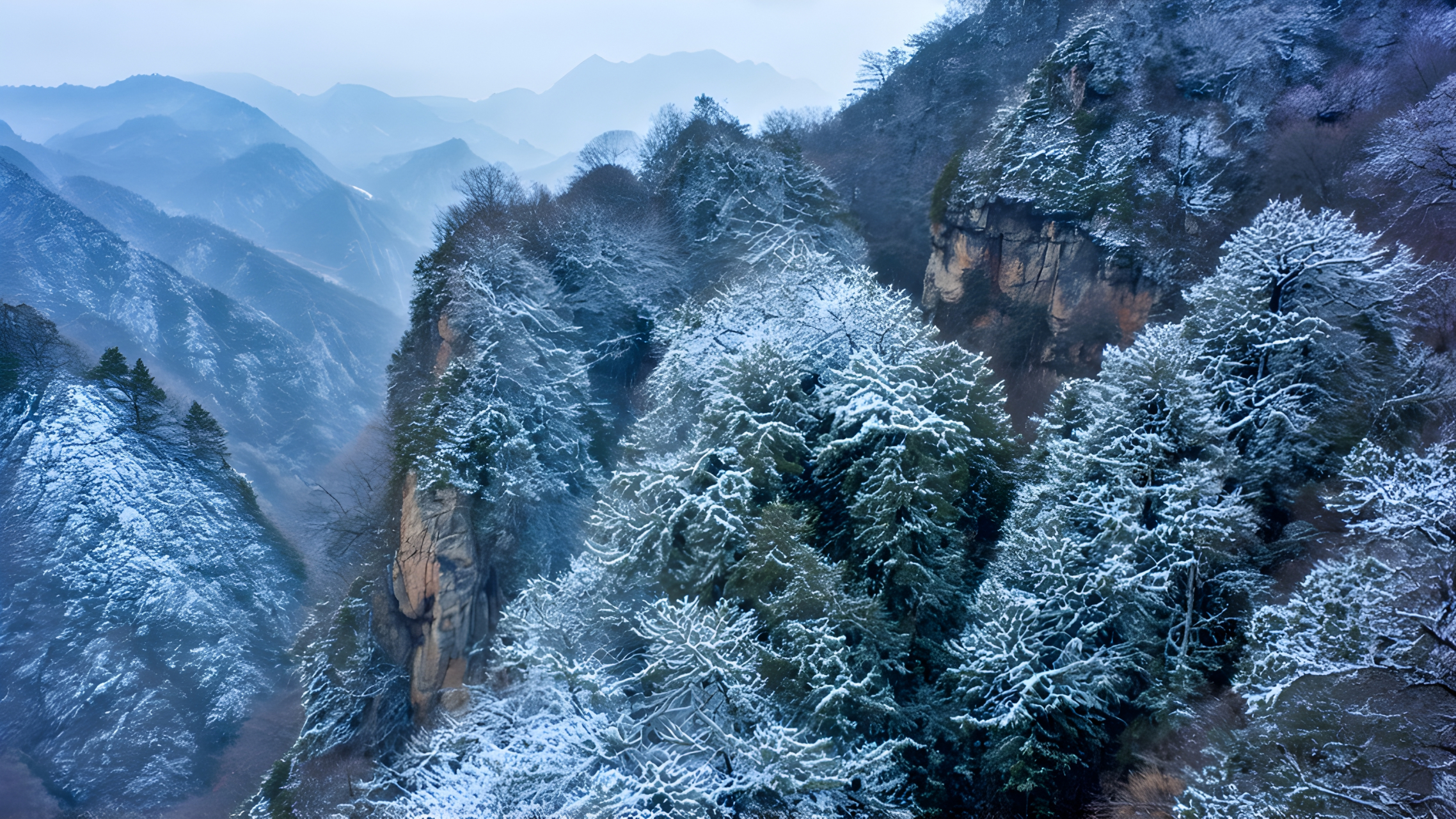 山峦绵亘图片